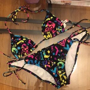 ROXY string bikini.